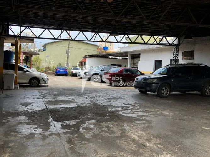 Terreno de Esquina com 661 m² em Região Estratégica e Valorizada no Bairro Casa Branca REF