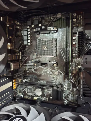 Vendo Placa mãe A520M Gigabyte
