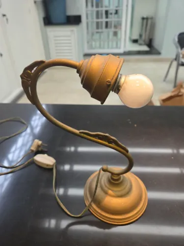 Luminária de Mesa em Bronze sem Cúpula de vidro