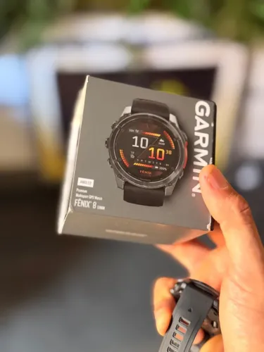 Relógio Garmin Fenix 8 51 mm AMOLED (Slate Gray/Black) na caixa