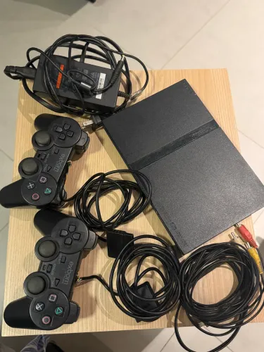 PS2 com 2 controles