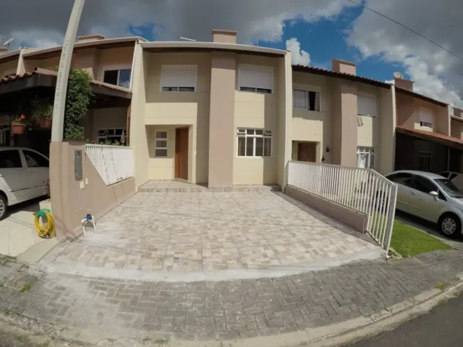 Sobrado com 3 quartos para alugar por R$ 2900.00, 74.14 m2 - XAXIM - CURITIBA/PR