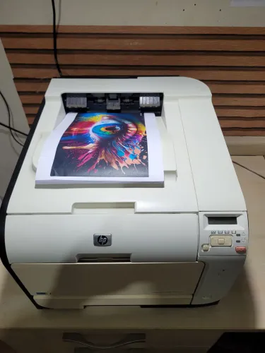 IMPRESSORA HP A LASER COLORIDA