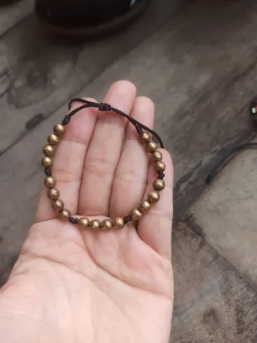 Pulseira de miçanga em fio de seda