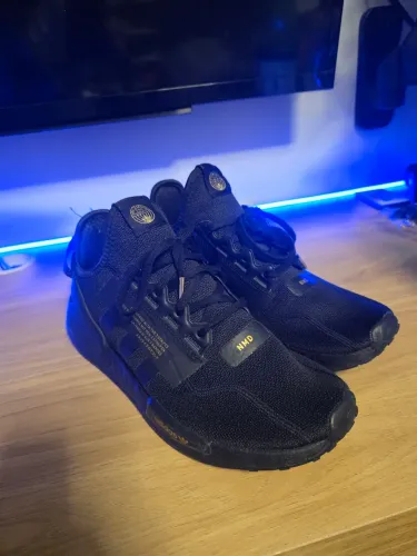 Adidas NMD R1 V2 Preto e Dourado