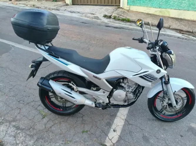 Yamaha Fazer 250 Branca 2014/2015 | Excelente Estado | Baú | Documentação OK
