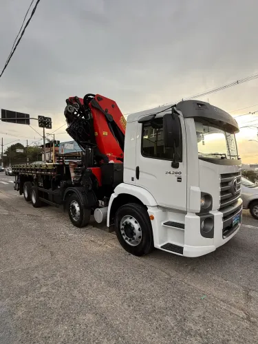 Vw 24280 2023 Bitruck Munck canivete 60 ton com flyjib super novo