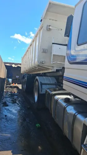 Carreta basculante faquini com pneu
