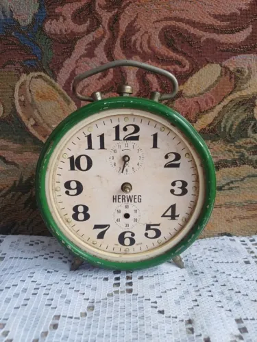 Relógio despertador antigo para restauro ou retirada de peças Marca Herweg sem vidro 