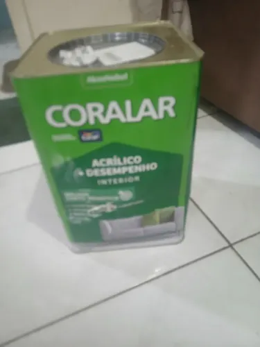 Vendo lata de tinta coral rende mais ( branco neve )18 litros 
