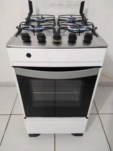 Vendo fogão " BRASTEMP " AUTOMÁTICO " COM LUZ DO FORNO" BEM CONSERVADO "'.