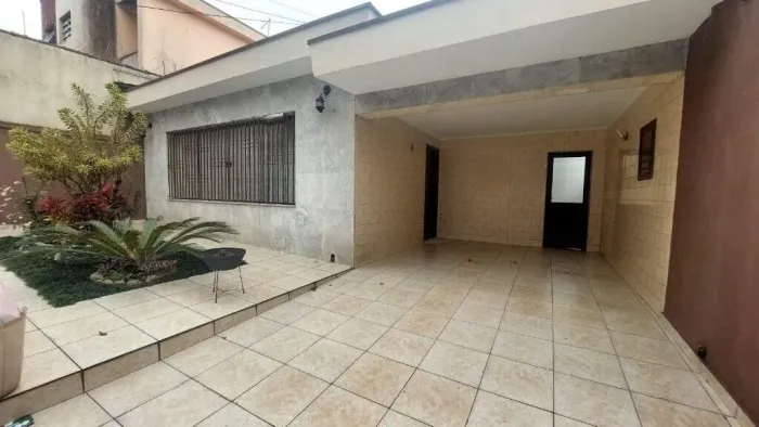 Casa Assobradada para Locação em Santo André (Vila Alzira) 2 Dorms, Quintal e 2 Vagas