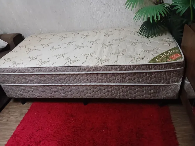 Vende se uma cama box solteiro 