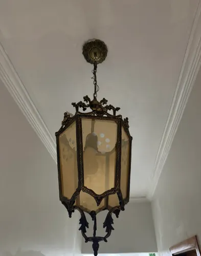 Lustre colonial