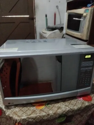 Vende-se  micro-ondas  LG 31 litros  espelhado e com grill