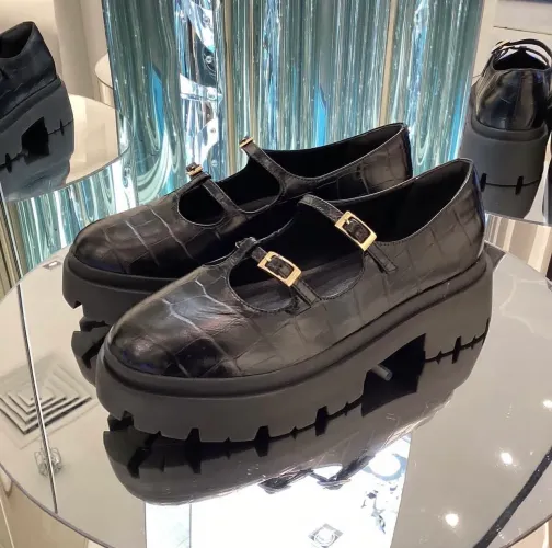 Mocassim Schutz Verniz Preto Tratorado Original Tam. 38 Novo