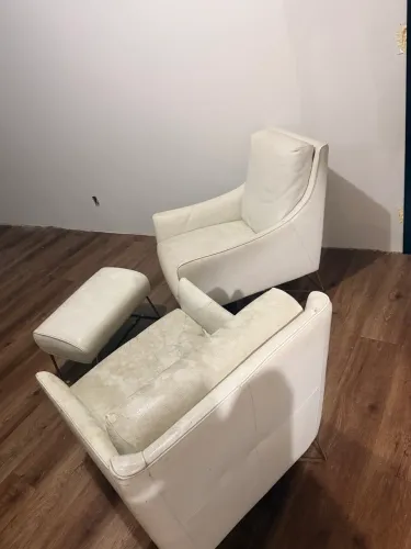 Vendo conjunto de poltronas com descanso de pé