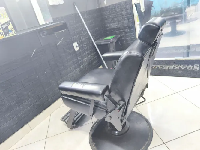 Cadeira de barbeiro marri pra rolo 