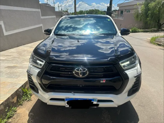 Toyota Hilux CD Gr-s 4X4 2.8 TDI Dies. Aut. 2022