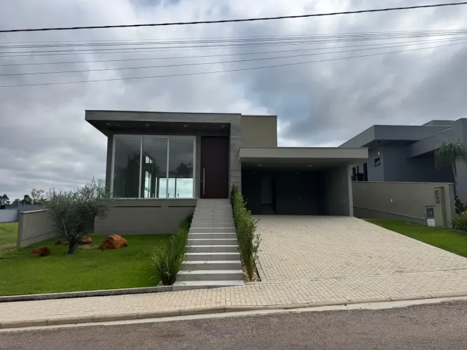 Casa à venda no Condominio Golden Village