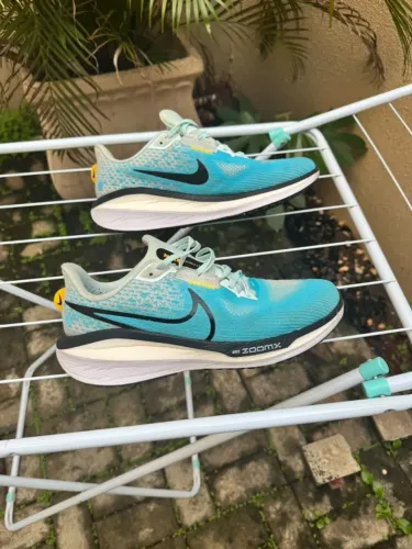 NIKE VOMERO 17