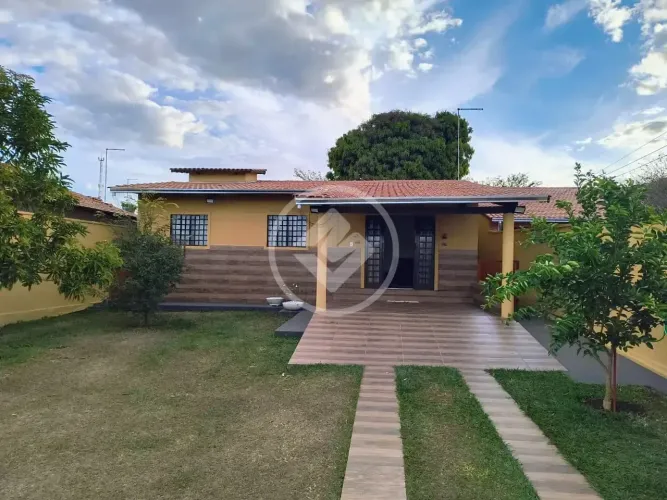 Casa reformada com 3 quartos no Bairro Nazaré em Hidrolândia! codigo: 358495