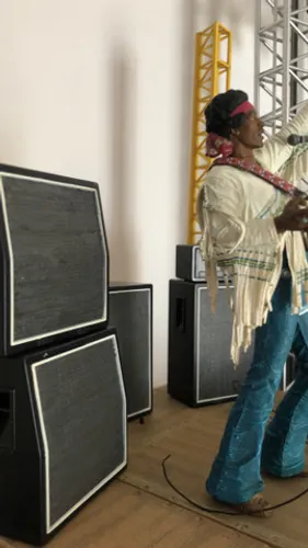 Jimi Hendrix. Woodstock . MacFarlene