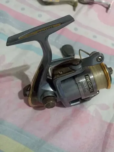 Molinete Daiwa Regal 1500-4i