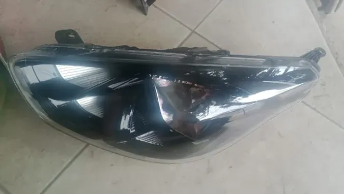 Farol esquerdo Ford KA 2019 Fumê