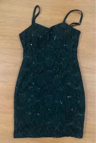 Vestido em renda e paetê