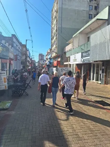 PRÉDIO NO CALÇADÃO DE CRUZ ALTA- Comercial e Resid +Terreno c/ área de 682m²