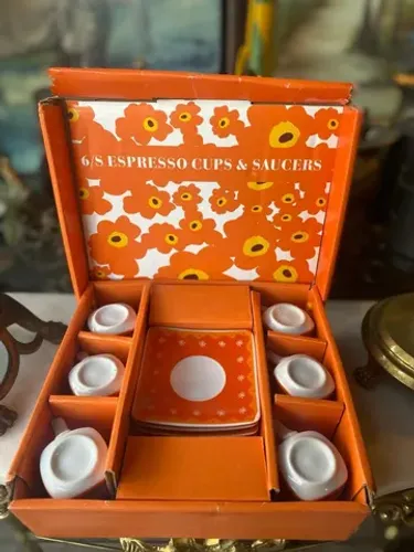 Conjunto de xícaras de cafézinho.