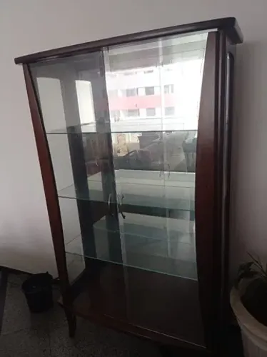 Cristaleira de mogno e vidro com espelho