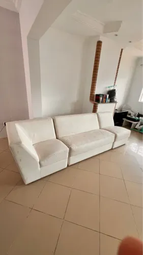 Sofá COURO branco TOK & STOK 