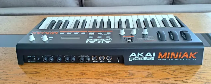 Sintetizador Akai Miniak novinho