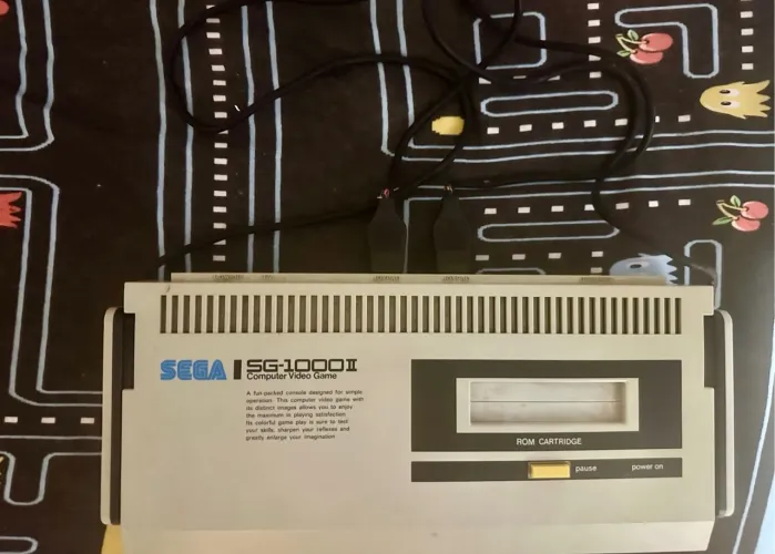 Console Sega Sg-1000 Ii, 2 controles, cabos e 1 jogo