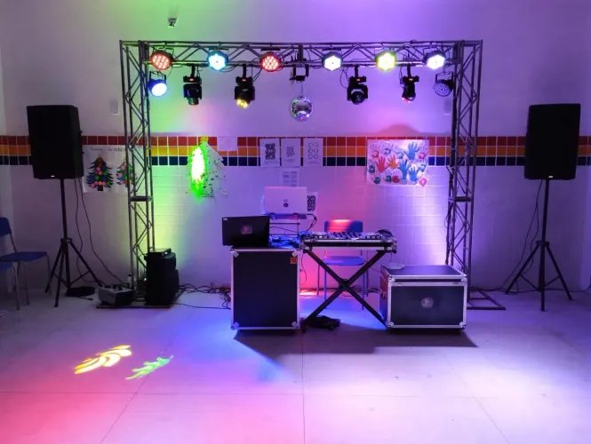 Som para Festa - Iluminação, DJ e muito mais! R$ 800,00
