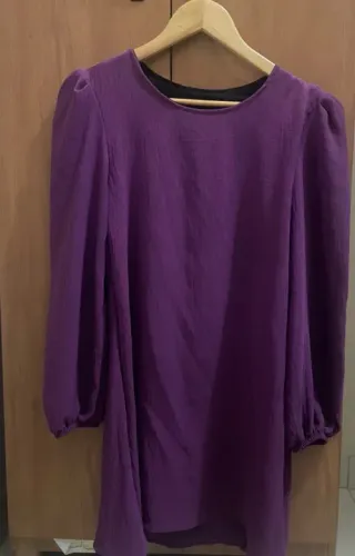 Vestido roxo manga bufante princesa