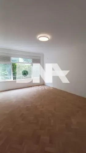 Apartamento - / Residencial / Copacabana