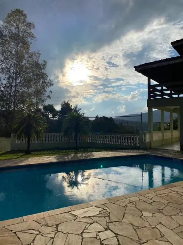 Casa por temporada Mairiporã á 45 minutos de São Paulo com piscina