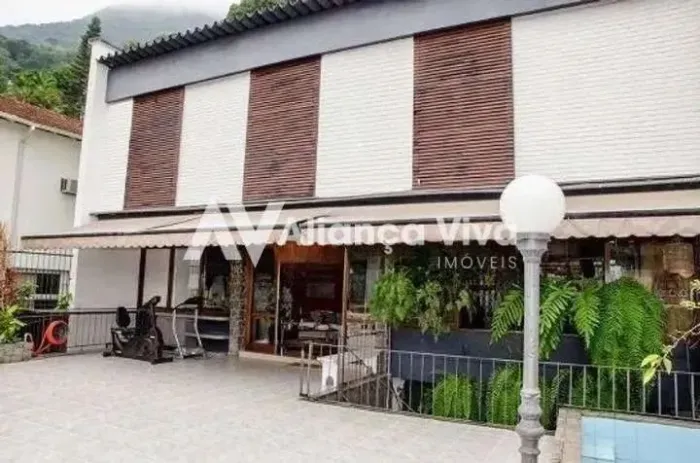 Jardim Botânico | Casa 4 quartos, sendo 2 suites