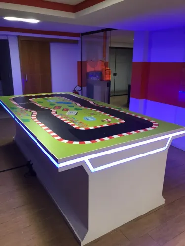 Mesa Gamer Personalizada com Pista de Corrida - Aulas de robótica