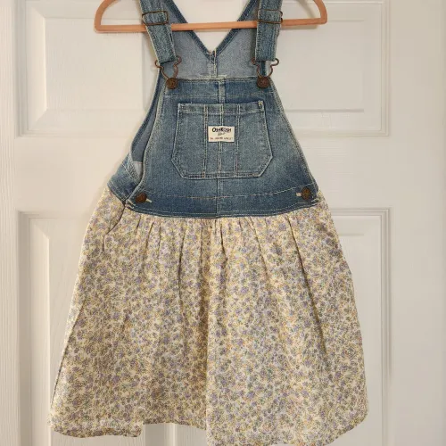 Jardineira floral OshKosh B'gosh 5 anos