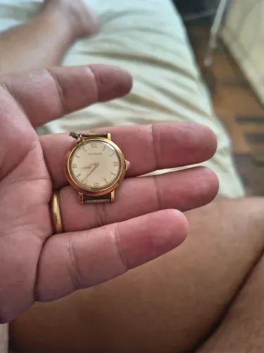 Relógio de pulso antigo dourado Movado