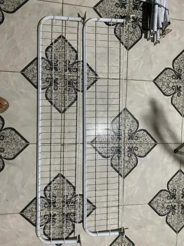 Prateleira de parede loja de roupa 