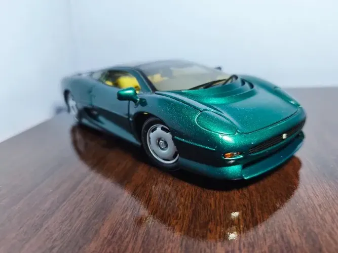 Miniatura Maisto Jaguar XJ220 1:18 - Colecionável Raro