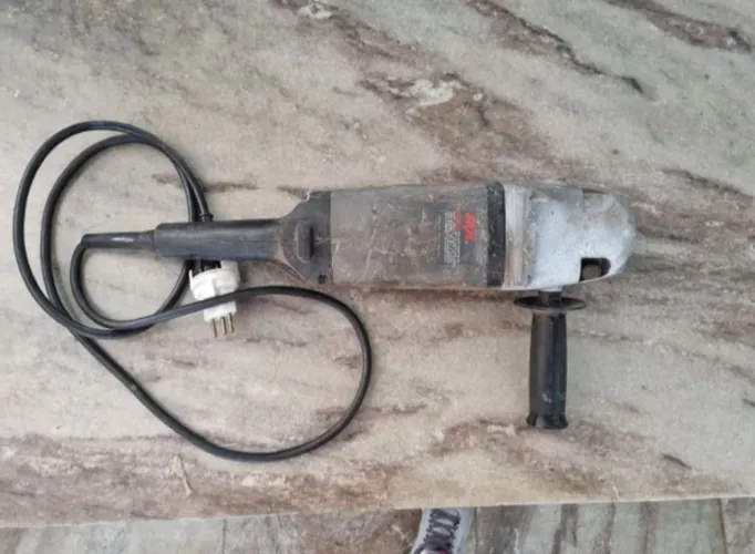 Esmerilhadeira Profissional Skill 2300W
