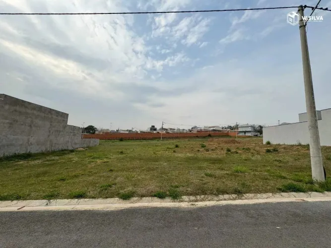 Terreno à venda no Condomínio Jardim Siena com 250m² e excelente topografia, pronto para c