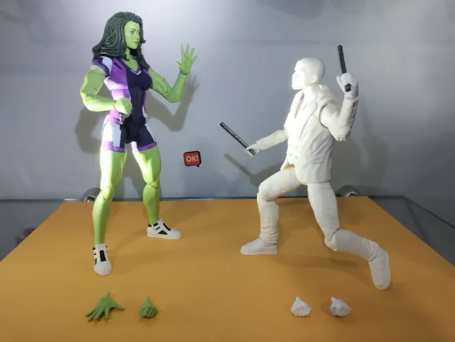 Action Figures She-Hulk e Mr. Knight