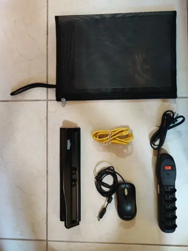 Kit de escritório: Perfurador, mouse, filtro de linha, cabo de rede e pasta